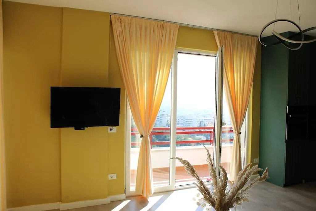 Sunny Home Overlooking Tirana Apartman