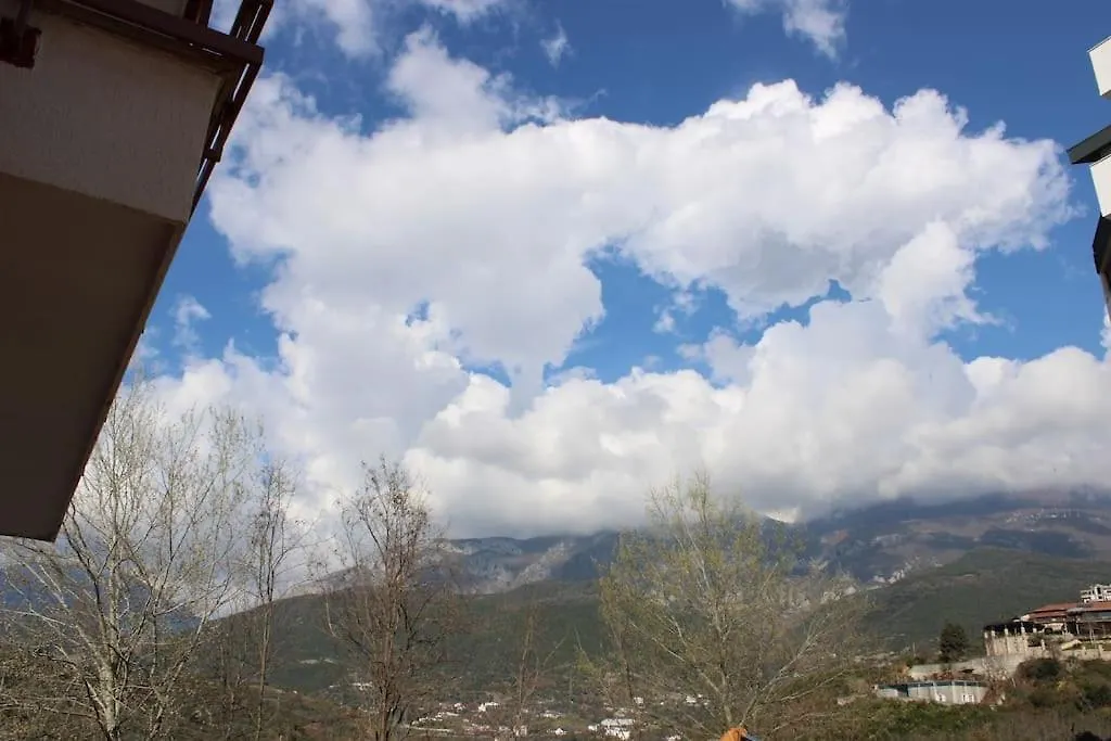 Sunny Home Overlooking Tirana Albánia