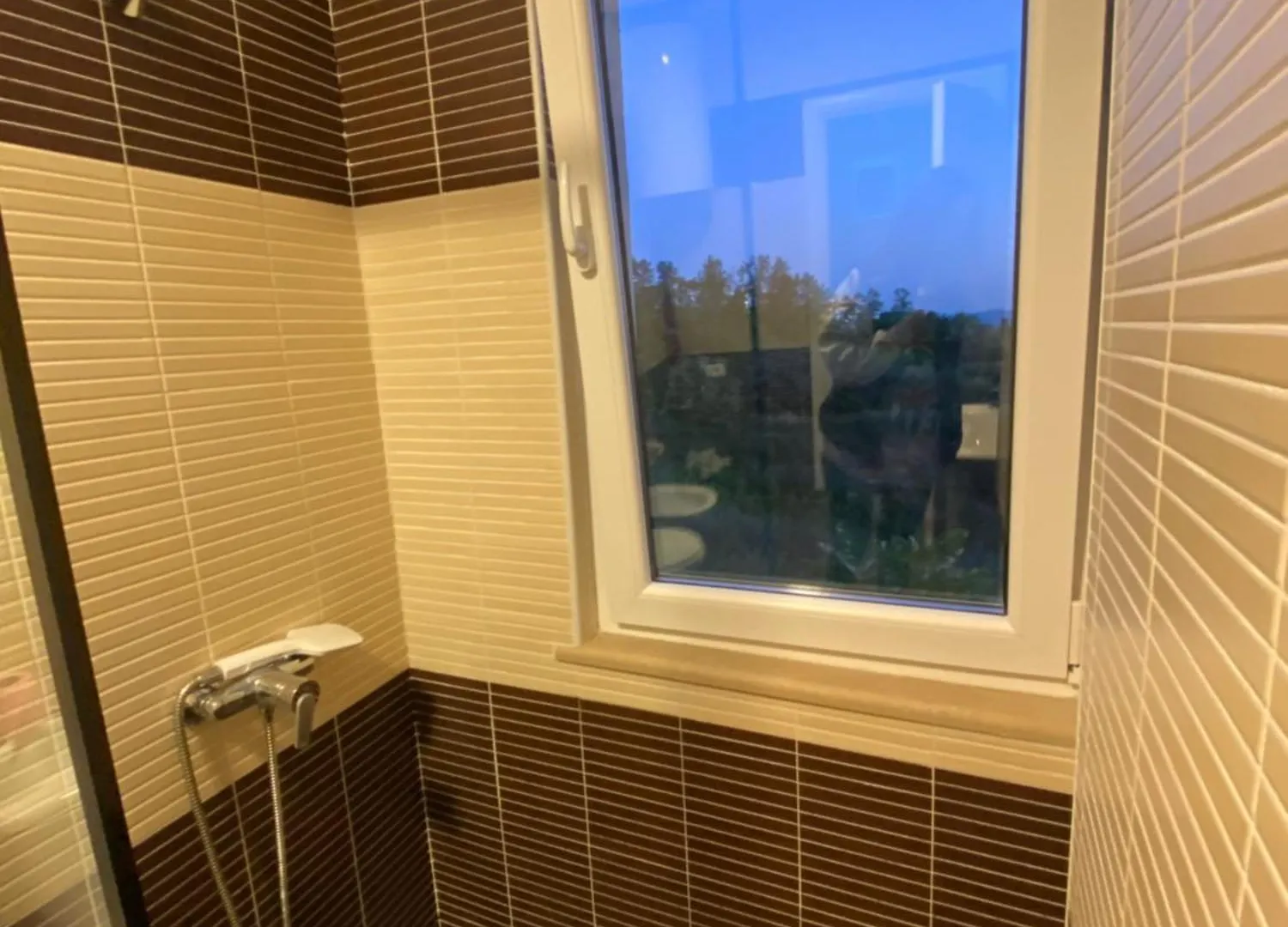 Sunny Home Overlooking Tirana Apartman
