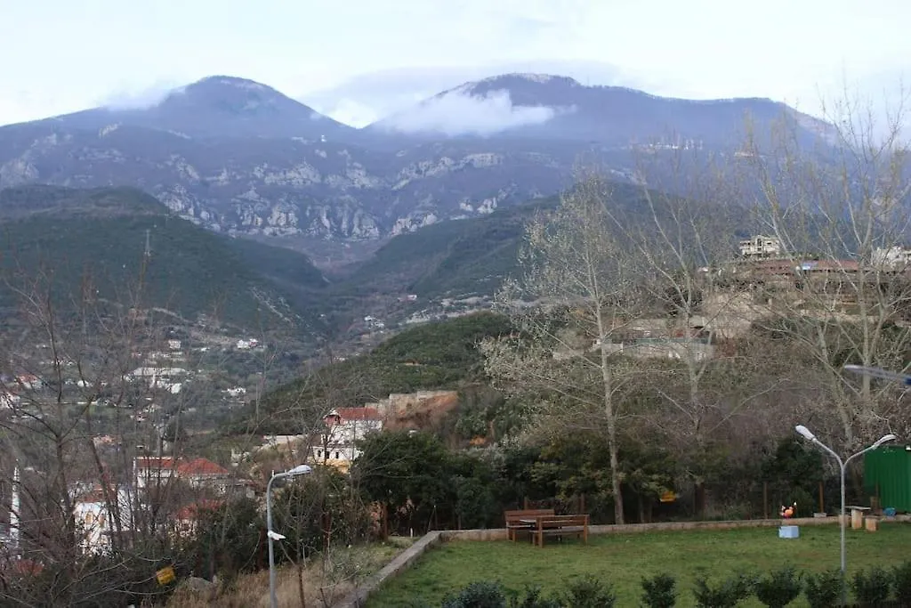 Sunny Home Overlooking Tirana 0*,